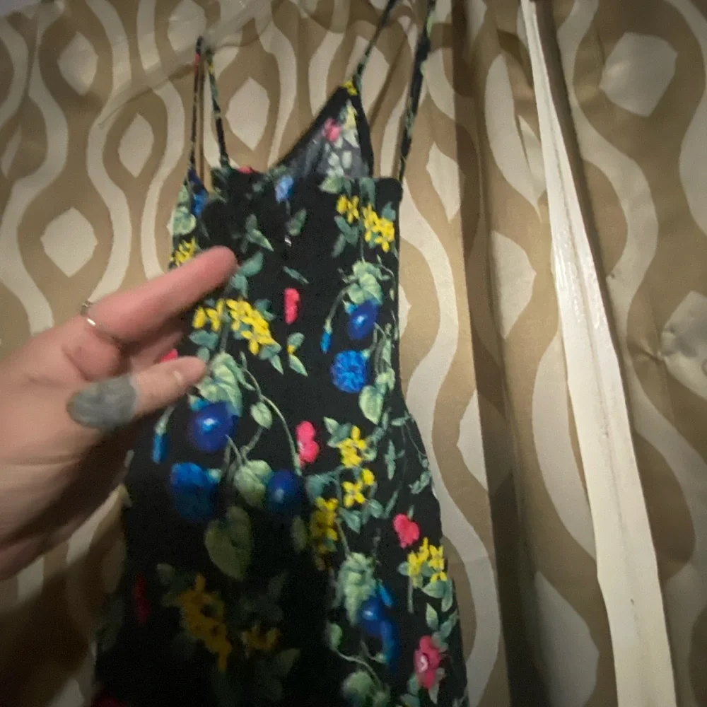 SPRING 🌱🌸 body forming flowy dress - Picture 5 of 6